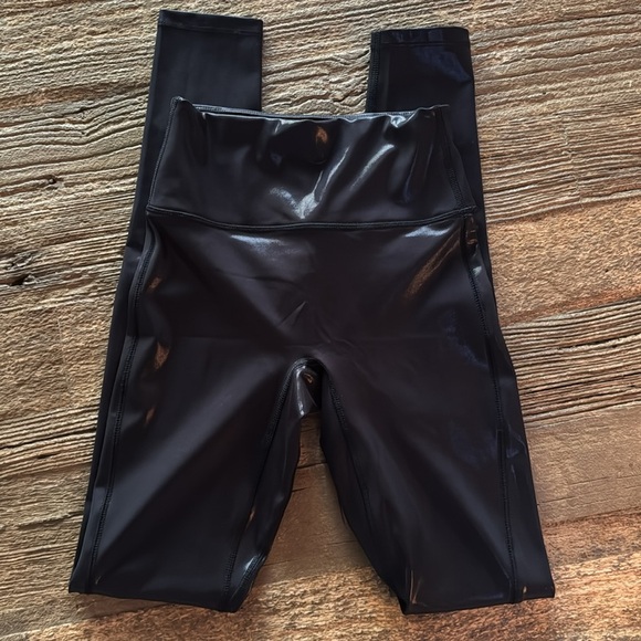 Fabletics Anywhere Shine Motion365+ Split Hem Legging - Picture 4 of 13